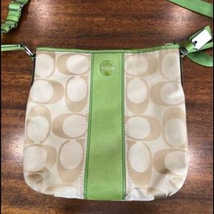 💚💚 Coach Brand Green And Tan Purse ~ Like New Condition 💚💚